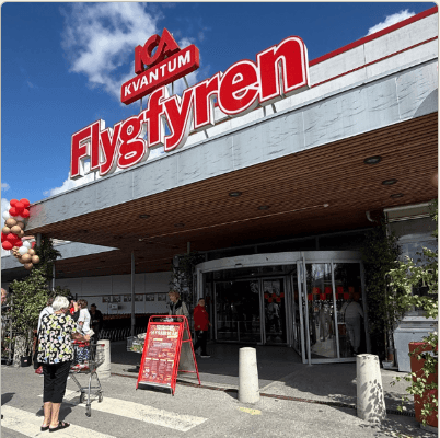 Entré till ett köpcentrum en sommardag